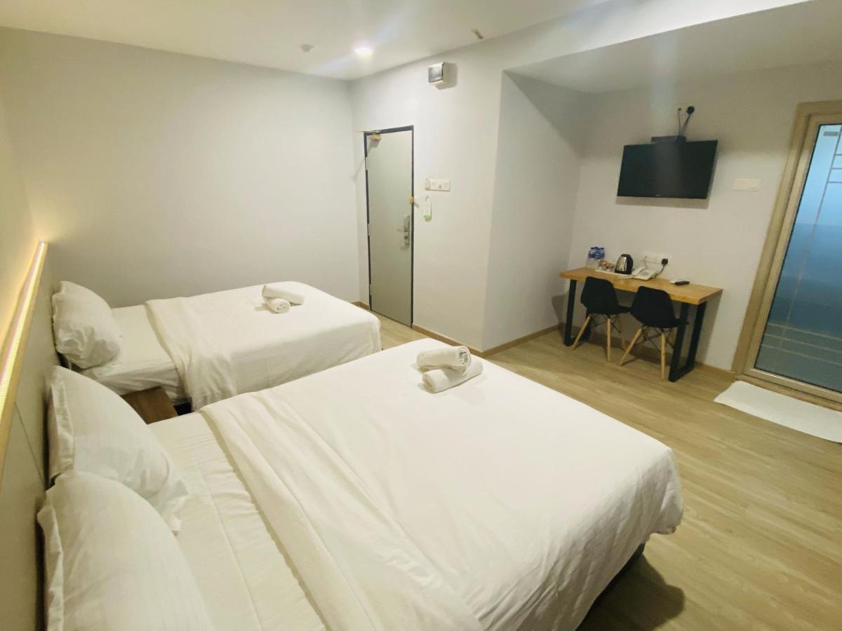 Hotel U And Me Kulai Exterior foto